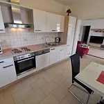 Апартаменты Sara Lux With Sea View, 50m From The Цриквеница
