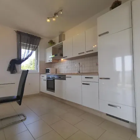 Apartment Sara Lux With Sea View, 50m From The